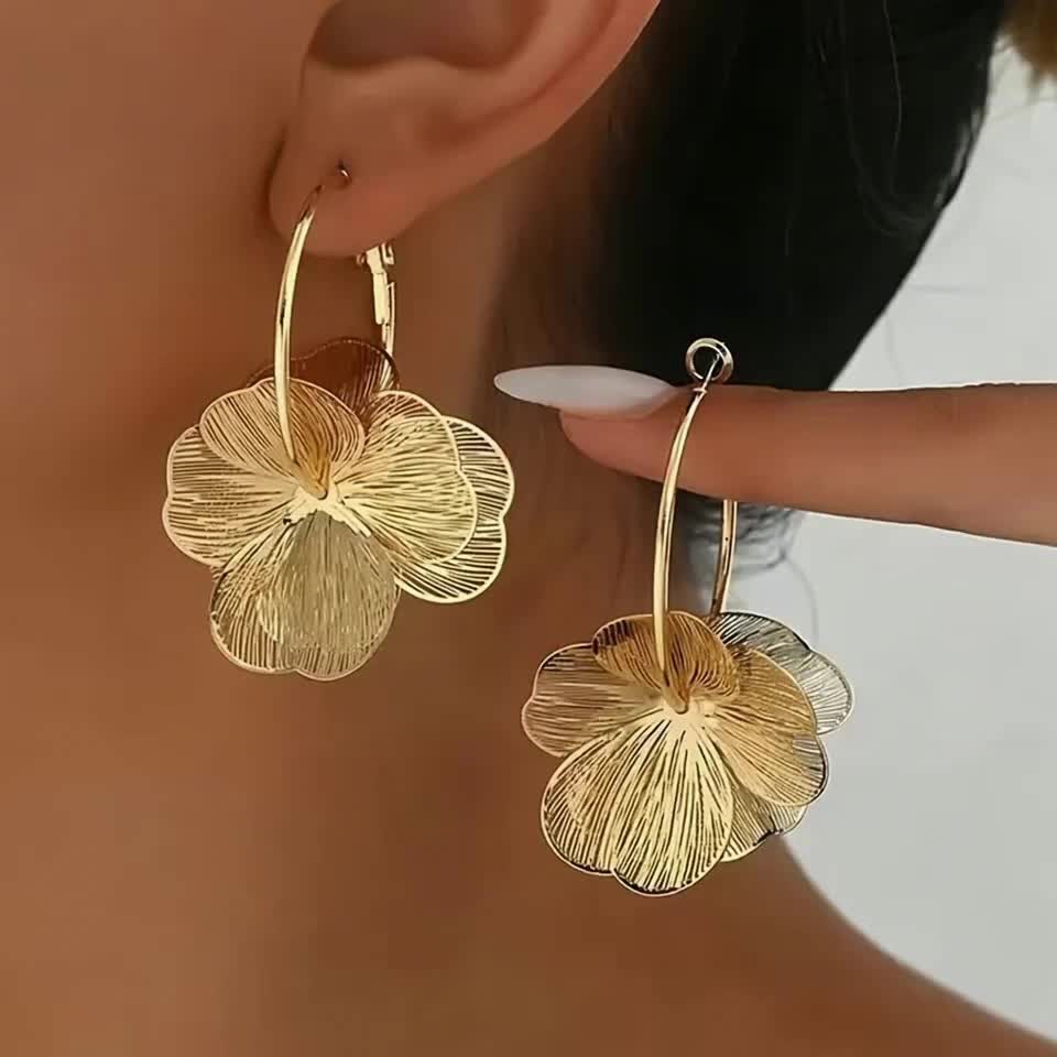 Hollow Floral 18K Golden Plated Copper Earrings — Everyday Elegance